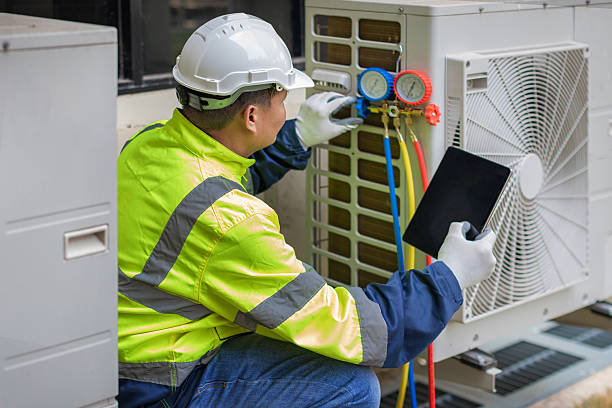 Professional Hvac technician working in Clarendon, TX